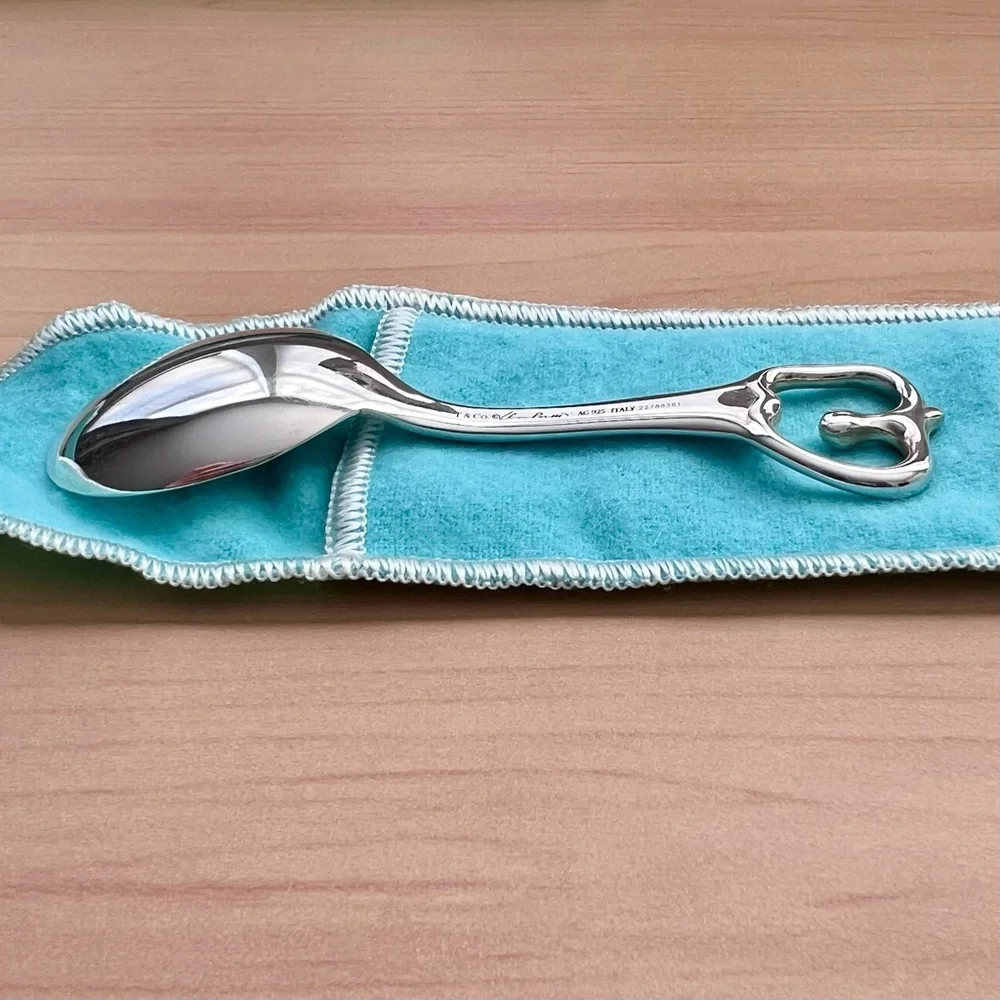 Tiffany & Co Baby Silver Spoon with Apple shape handle in original box and pouch - Picture 7 of 15